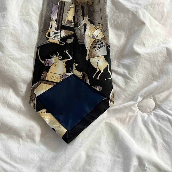 The Far Side by Gary Larson cow necktie - Picture 3 of 5